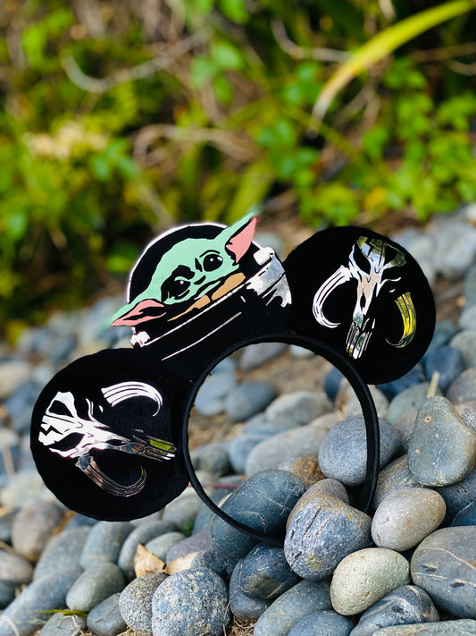 Grogu and mandolorian New ears